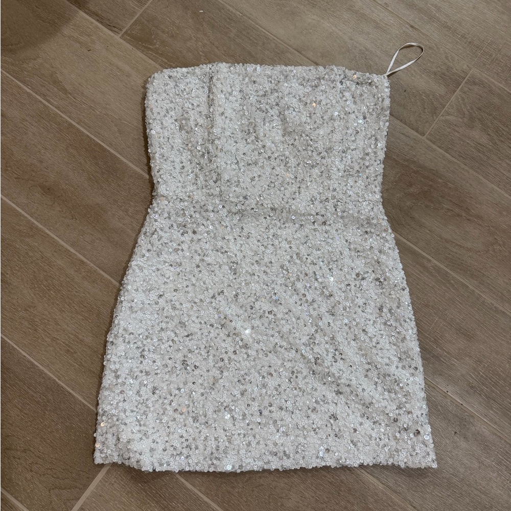 NWT Retrofête Heather Sequin Mini Dress in Silver/White ($598) Size M - Picture 4 of 13